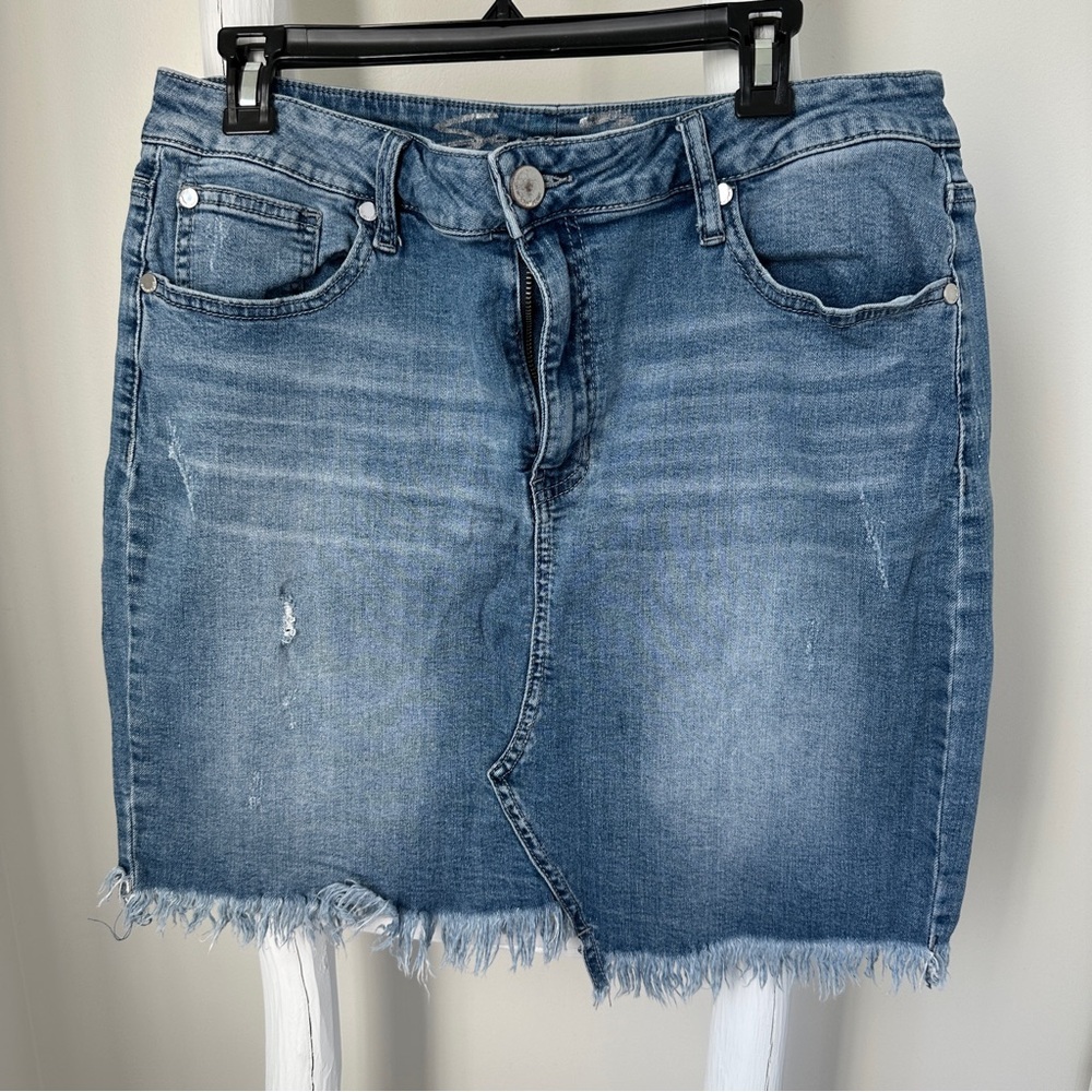 Seven7 Women’s Mini Frayed Denim Blue Skirt Size 14